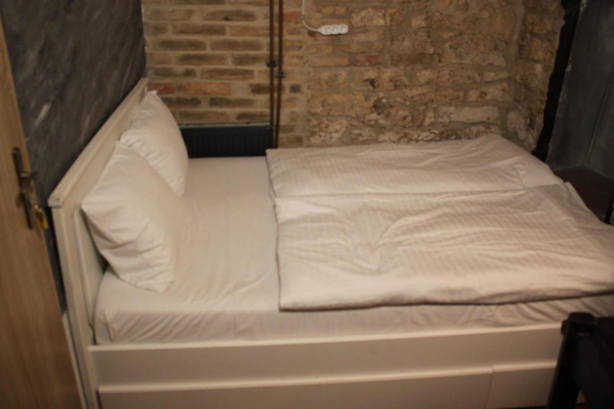 Alba Hostel Praag Buitenkant foto