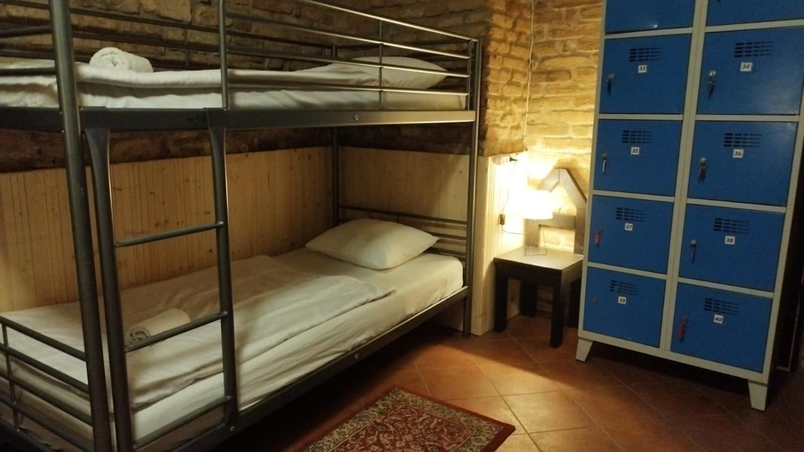 Alba Hostel Praag Buitenkant foto