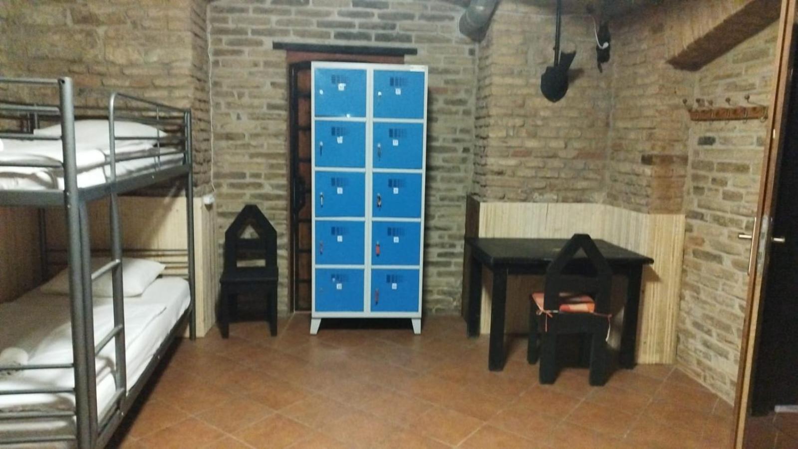 Alba Hostel Praag Buitenkant foto